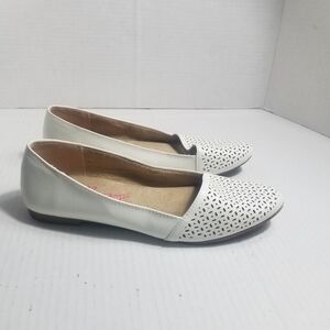 JELLYPOP WOMEN'S WHITE FLATS ESTIMATED SIZE 7